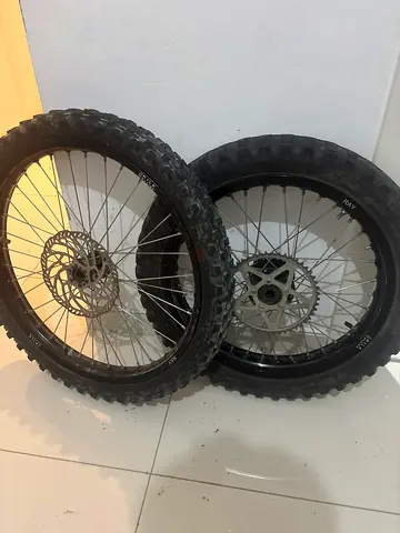 Milk racing wheels 18/21 for surron lbx /falcon/ventus