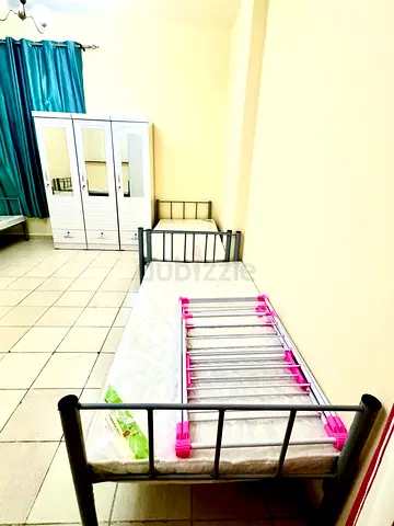 Only Indiani people bed space available ready to move