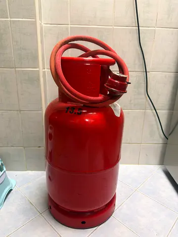 13kg Red LPG Gas Cylinder with Hose (Good Condition)