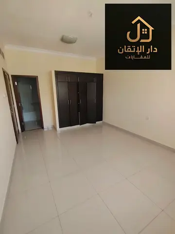 شقة غرفتين نوم للإيجار السنوي في **القليعة** | 3 حمامات | شرفة | الدفع على 4 دفعات