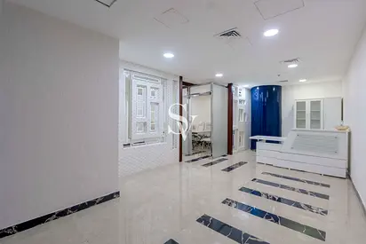 FULLY FITTED WITH CABINS | INSIDE PANTRY