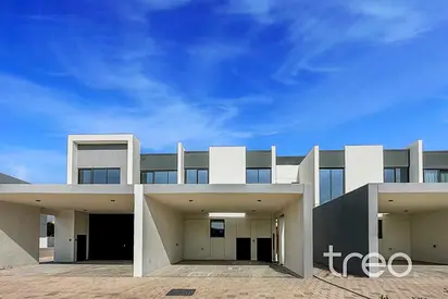 Single Row | Stunning Townhouse | Park Facing