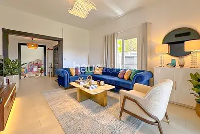 Lake View | 1E | Upgraded | Close to Pool