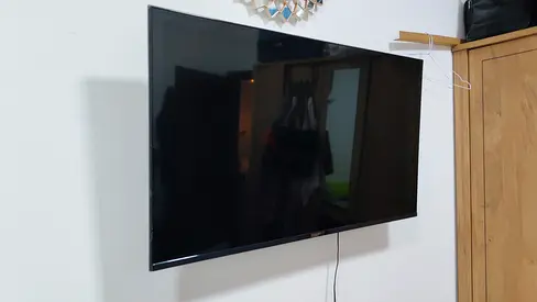 Geepas 46inch-inch LED TV - Wall Mounted, in a not working condition