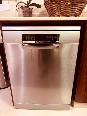 Bosch Series6 Dishwasher 3 Raks Germany model latest model excellent condition same like new