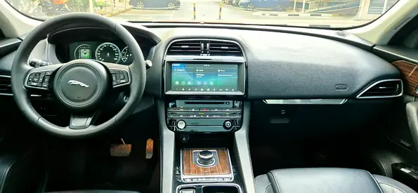 2017 Jaguar F-PACE thumbnail 16