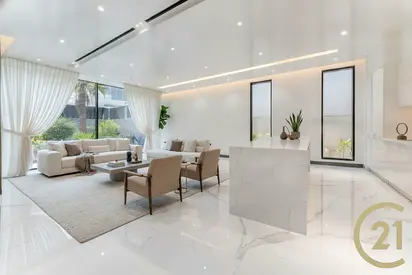Corner Villa with Open Plan Living