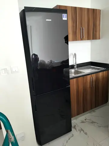 Hitachi black fridge freezer - good condition, 2-door (used)