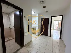 SHAREING WITH CHIILER FREE ON METRO CHEAPER PRICE 2 WASHROOM WITH BALCONY OPEN VIEW