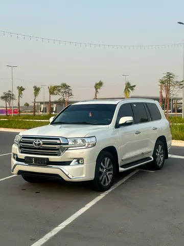 Toyota Land Cruiser VXR 5.7L V8