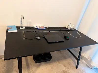 Gaming desk perfect condition