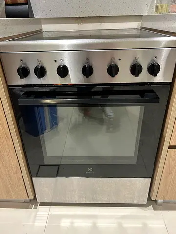 Electrolux Electric freestanding Stove in Good Condition, 1Y old