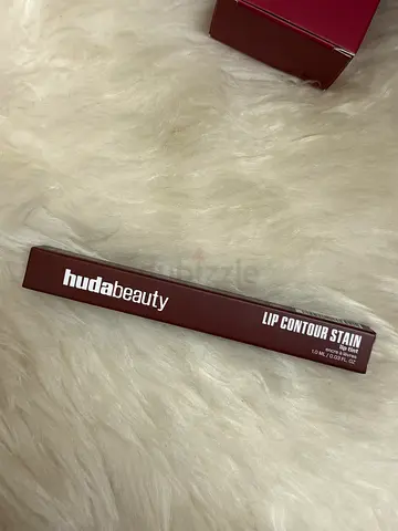 SALE | HUDA BEAUTY Lip Contour Stain – Rich Brown