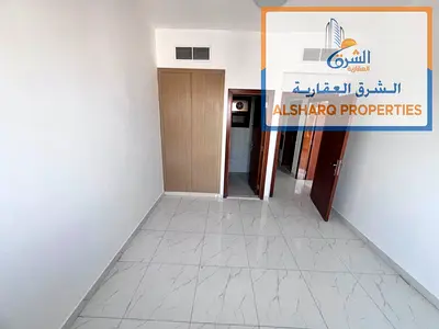 غرفة ماستر و2 حمام وخزائن بالحائط وتكييف مركزي | الروضة 1 قرب كنز مول وشرطة الحميدية ومخرج دبي