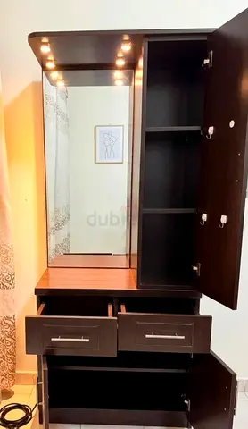 URGENT SALE: Solid Wood Dressing Table with Mirror & Lights – Excellent Condition