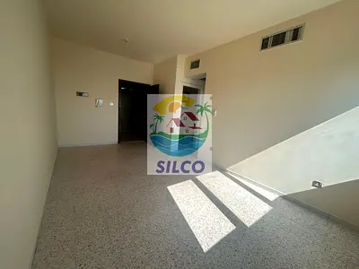 Studio with closed kitchen and wardrobes