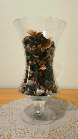 Decorative Glass Vase FREE Potpourri