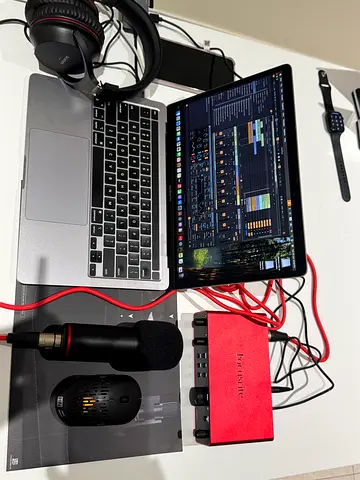 Scarlett 2i2 Audio Interface with Rode Mic, Headphones and Accessories - Good Condition