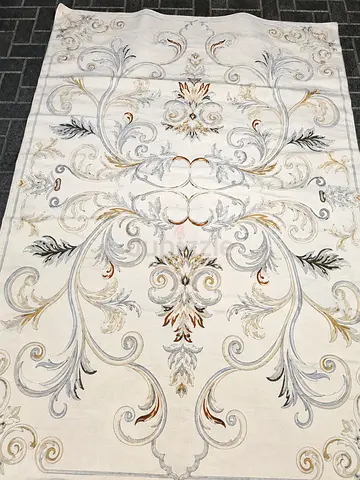 Cream floral vintage-style area rug — good condition, 160 x230 cm