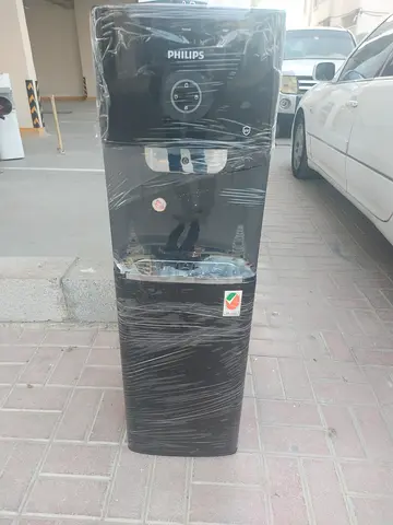 Bottom load water dispenser