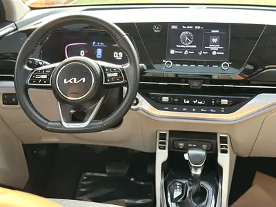 صورة 10 لـ 2023 KIA CARENS