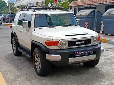 2016 Toyota FJ Cruiser GXR | GCC | 94,500 KM | Roof Rack + Off-Road Lights