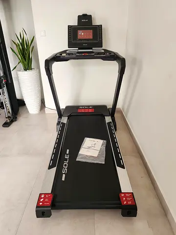 Sole Fitness F80 Treadmill – 2023 Model – Like New