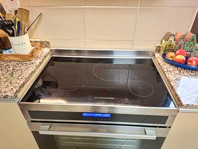 Media brand like new induction stove 90/60cm latest model free delivery installation warranty also