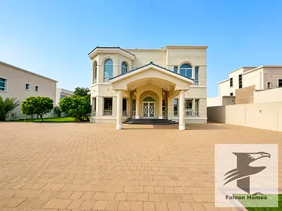 فيلا واسعة مكونة من 4 غرف نوم مع حديقة