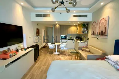 Upgraded studio | Furnished | Vacant