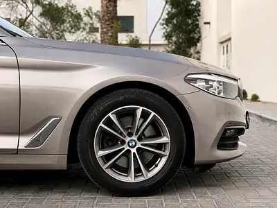 صورة 10 لـ 2020 BMW 5-SERIES