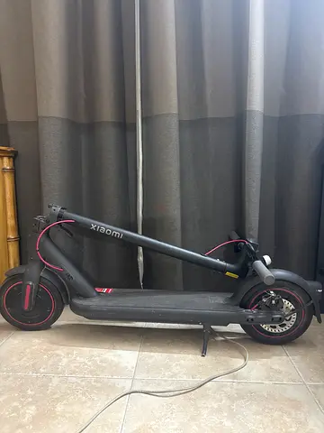NOT WORKING (FOR PARTS) Xiaomi 4 pro scooter