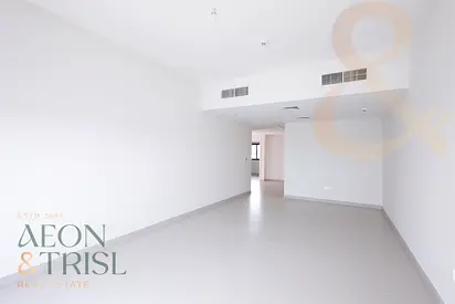 Spacious and Bright | Single Row | Park Access