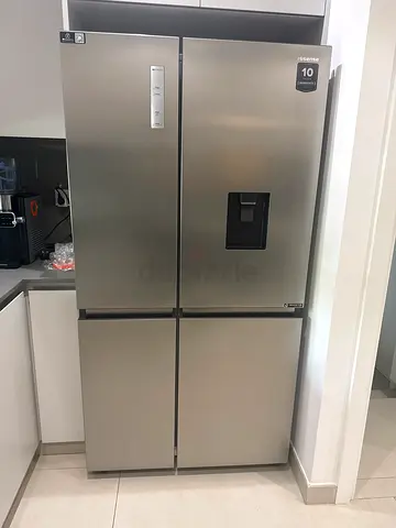 Hisense 2-Door Refrigerator with Water Dispenser - Non Plumed - Never Used