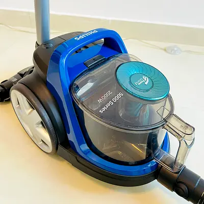 BRAND NEW: Philips 5000 Series Bagless Vacuum Cleaner 2000W – Moving Sale!!