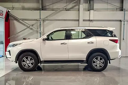2021 Toyota FORTUNER — фото 5