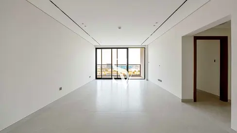 Chiller Free |Brand New |Closed Kitchen |Mid Floor