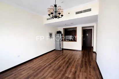 Chiller Free | Mid Floor | Rented unit