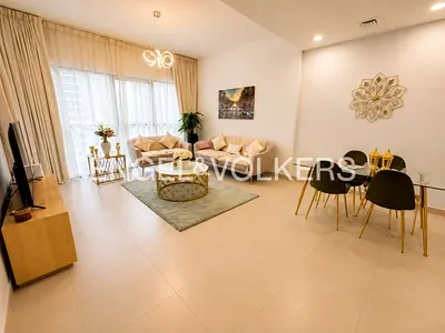 Bright 1BR in Bellevue Towers | Skyline View