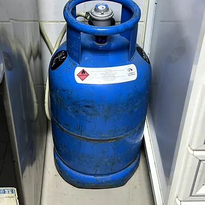 Used blue LPG gas cylinder - 20kg
