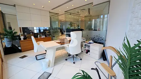 HIGH FLOOR | CLOSE TO METRO | VACANT