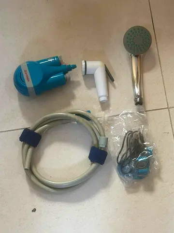 PORTABLE CAMPING AND PICNIC SHOWER AND BIDET  WITH RECHARGEABLE WATER PUMP