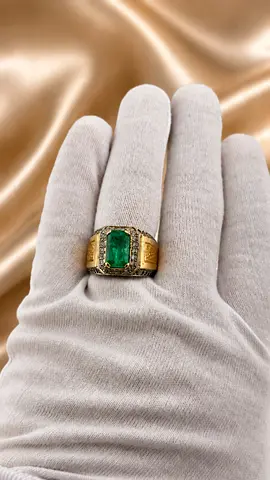 - Luxury Ring with a Natural Afghan Emerald Gemstoneخاتم بحجر زمرد افغاني طبيعي فاخر