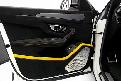صورة 7 لـ 2023 Lamborghini URUS