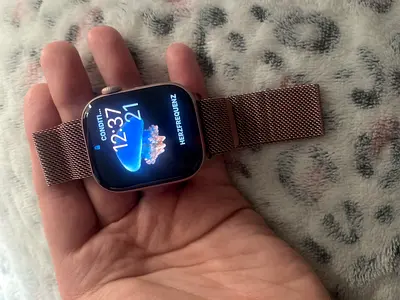 Apple Watch Series 11, rose gold