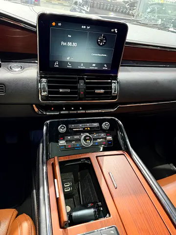 صورة 14 لـ 2018 Lincoln NAVIGATOR