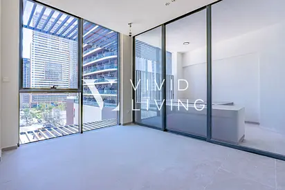 Vacant | Road View | Private Pool
