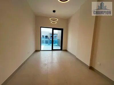 شقة بغرفة نوم واحدة | إطلالة على المسبح والمدينة | الوصول إلى الشرفة