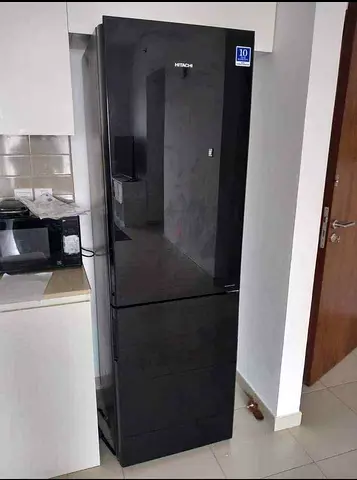 Hitachi botam fridge freezer new model good working