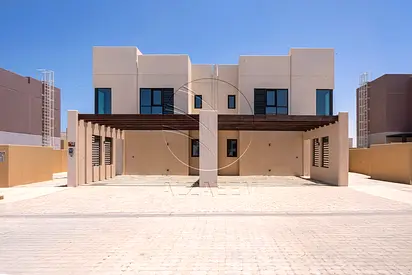 √Spacious Plot!Prime Area Near Community Gardens√